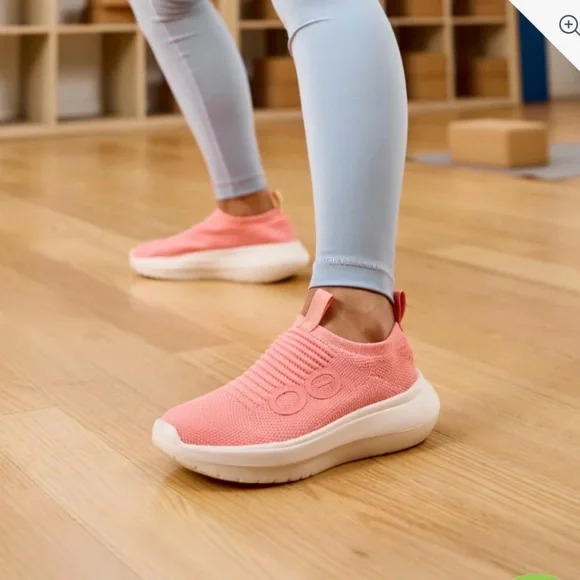 NWOT: Oofos OOmy Zen - Picture 7 of 7